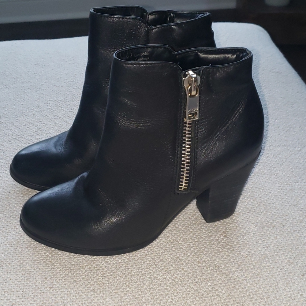 Aldo black leather booties